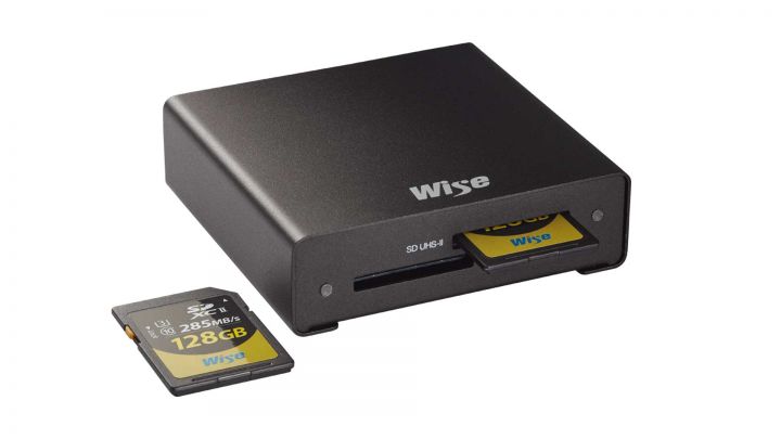 Wise Dual SD UHS II Card Reader with SD cards