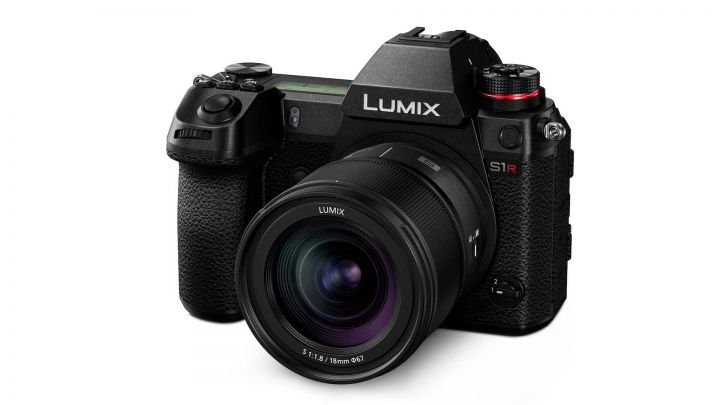 Panasonic Lumix S 18mm F1 8 mit kamera web